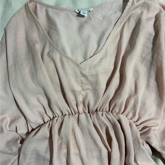 American Eagle Pink Butterfly Short‎ Sleeve Shirt Top with V-neckline Size Small - Picture 11 of 12